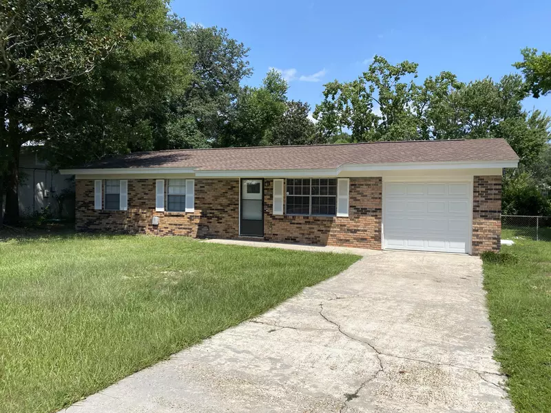 62 Friendly Lane, Shalimar, FL 32579