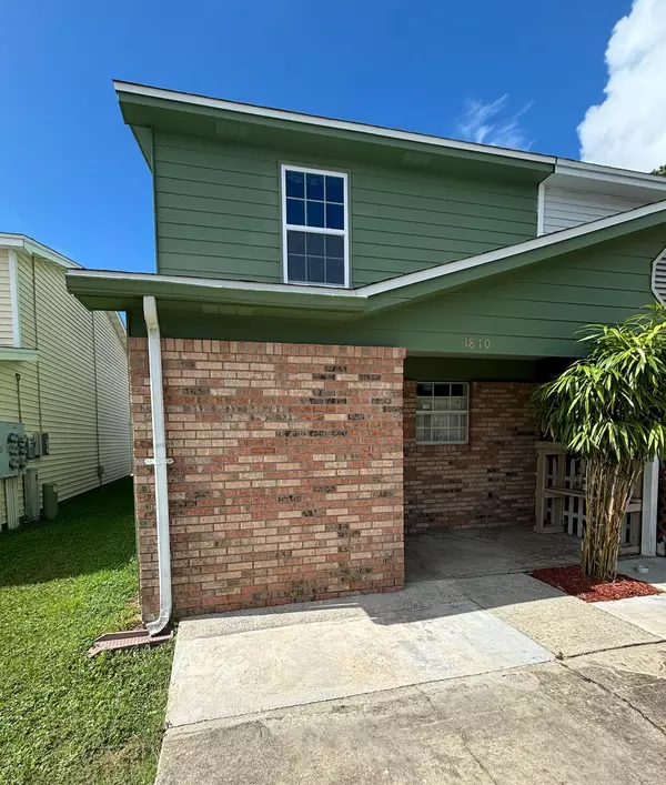 1810 Whispering Oaks Lane, Fort Walton Beach, FL 32547