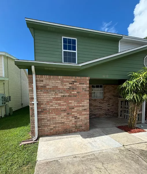 1810 Whispering Oaks Lane, Fort Walton Beach, FL 32547