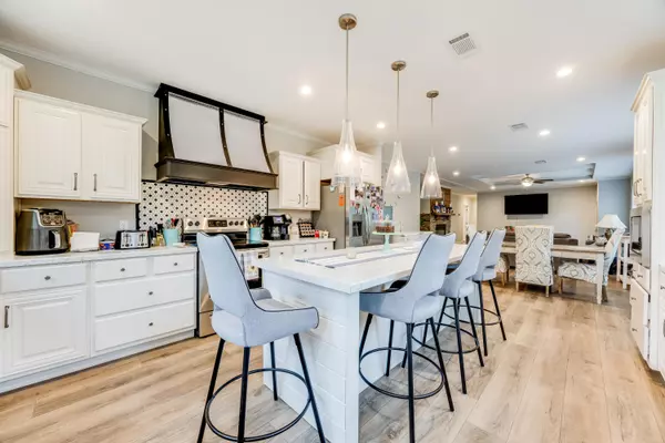 Defuniak Springs, FL 32433,120 W Clover Lane