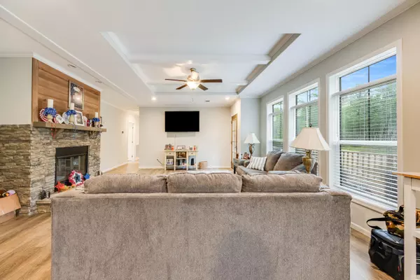 Defuniak Springs, FL 32433,120 W Clover Lane