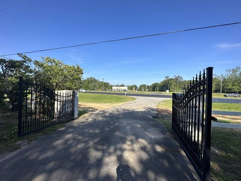 5745 N HWY 85, Crestview, FL 32536