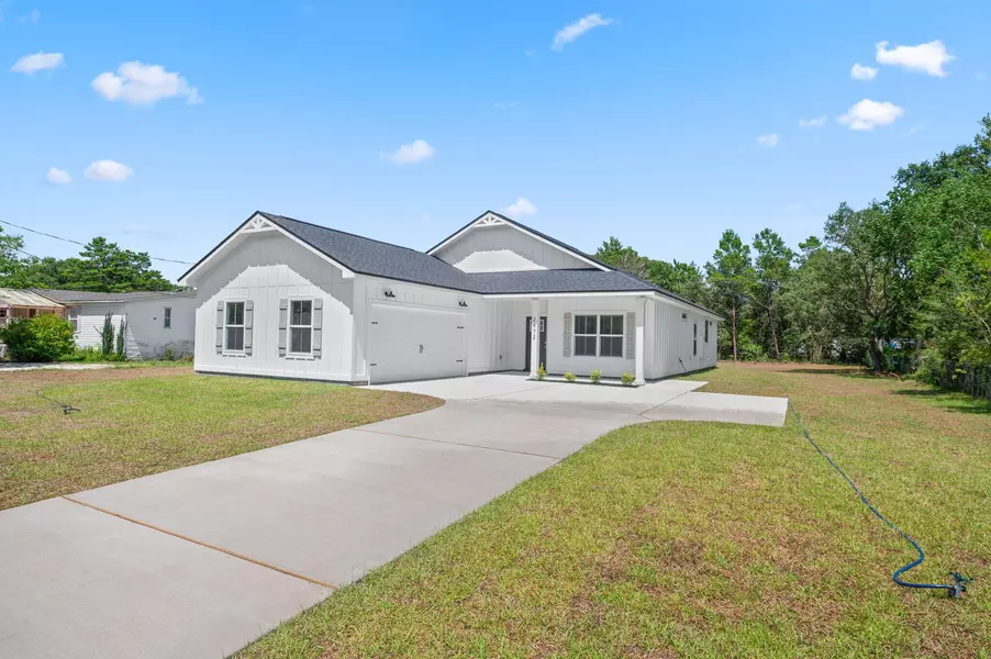 8228 Sierra St Street, Navarre, FL 32566