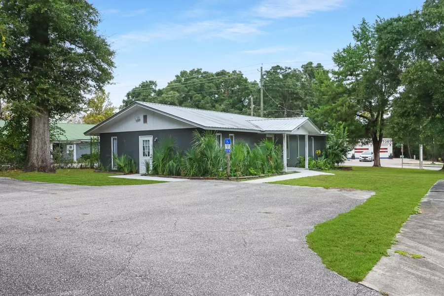 10 S 4Th Street, Defuniak Springs, FL 32435