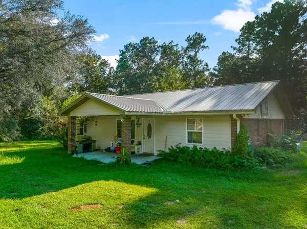 100 Red Tail Lane, Defuniak Springs, FL 32435