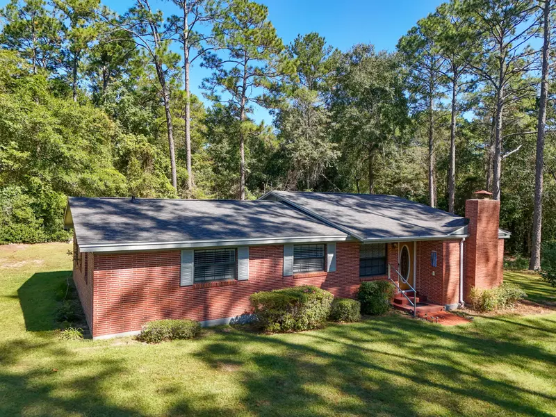 208 Teelinville Drive, Defuniak Springs, FL 32435