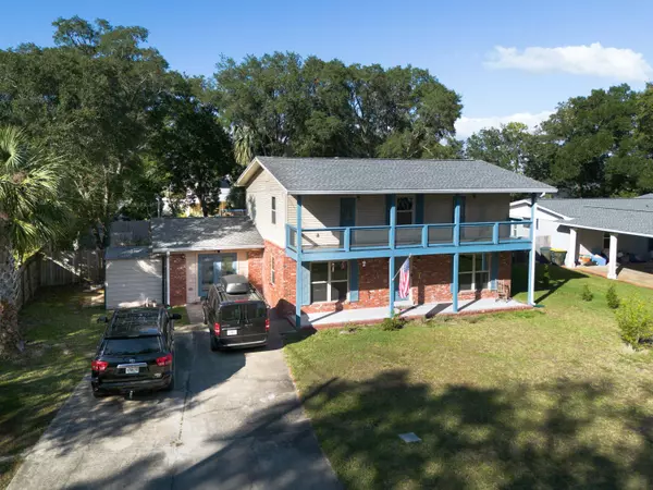 327 NE Yacht Club Drive, Fort Walton Beach, FL 32548