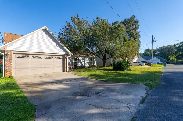 Shalimar, FL 32579,909 Elizabeth Lane