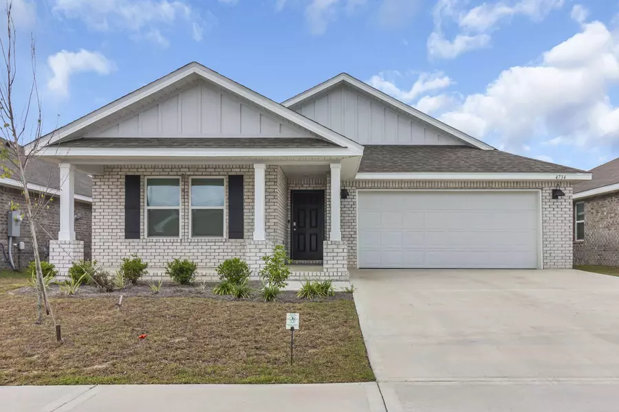 4734 Airmen Drive, Crestview, FL 32539