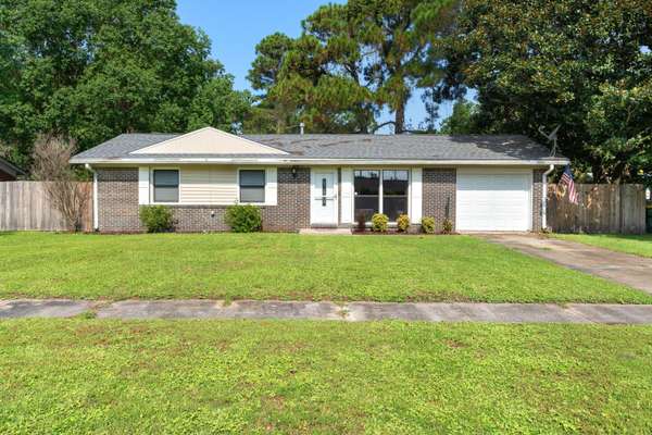 208 SW Deluna Road, Fort Walton Beach, FL 32548