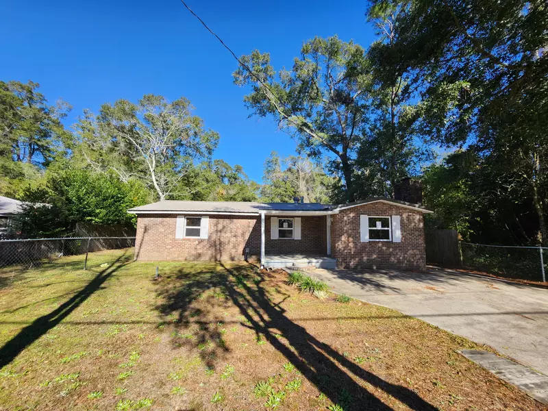 922 E Chestnut Avenue, Crestview, FL 32539