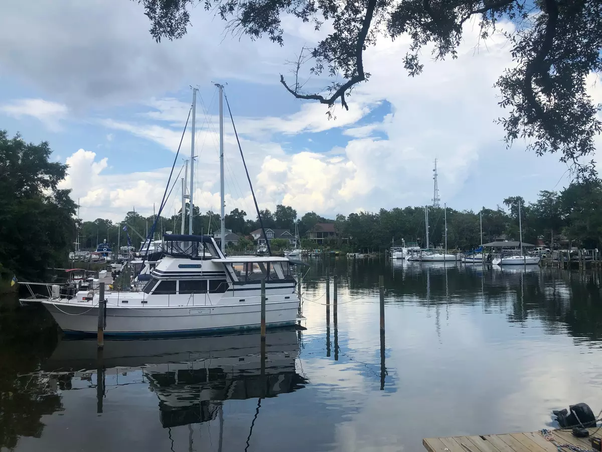 Niceville, FL 32578,300 Yacht Club Drive  #UNIT 11