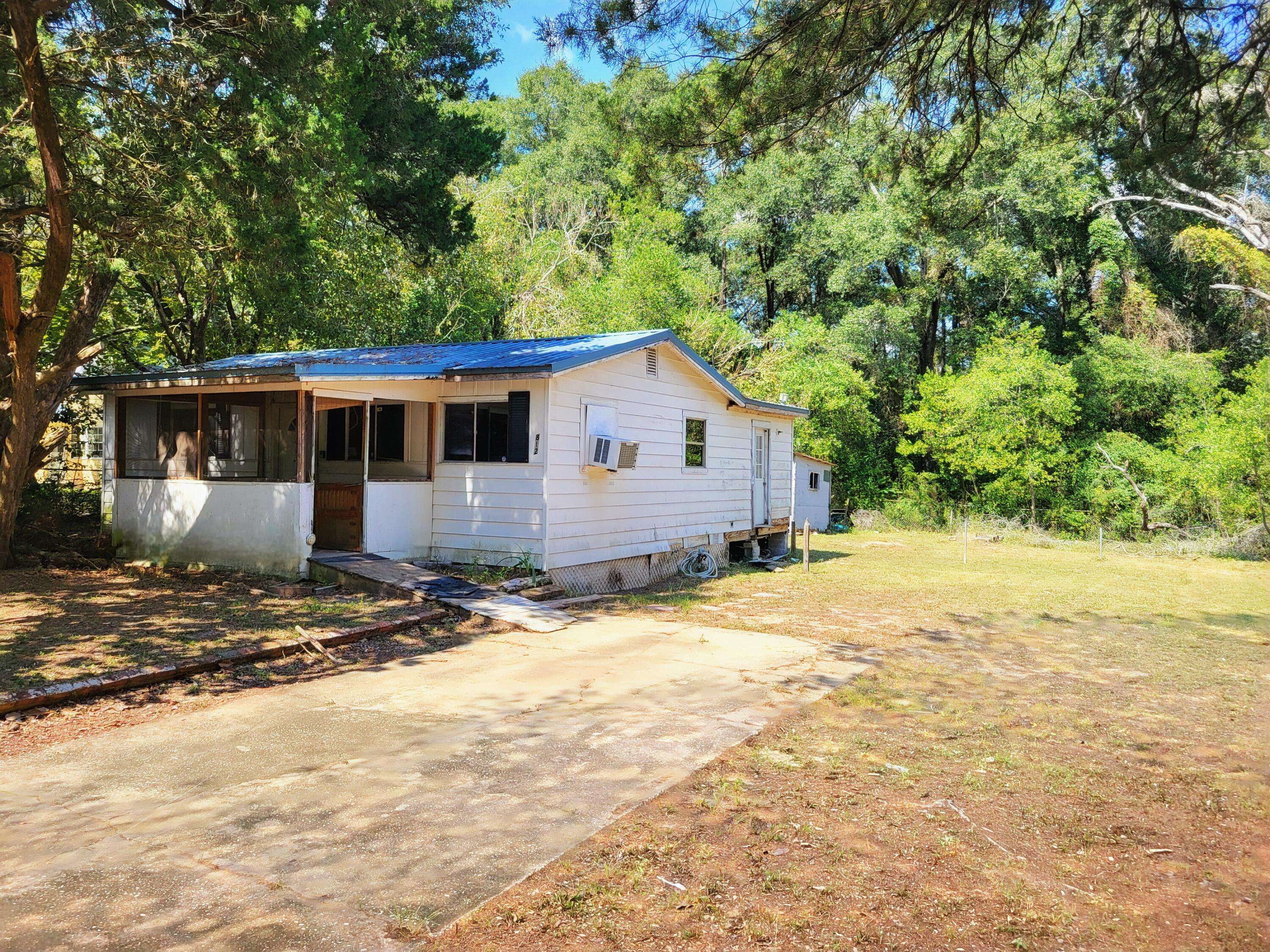 812 E Edney Avenue,  Crestview,  FL 32539