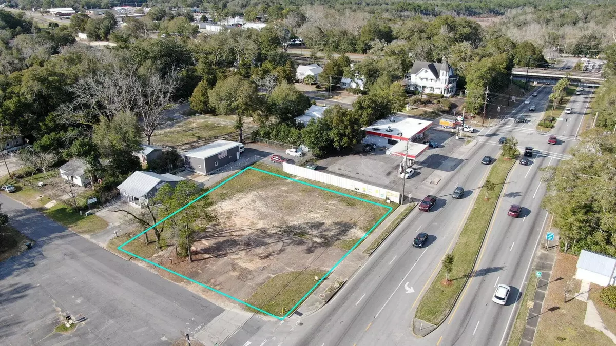 Defuniak Springs, FL 32435,24 W Orange Avenue