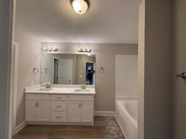 Navarre, FL 32566,9234 E River Drive