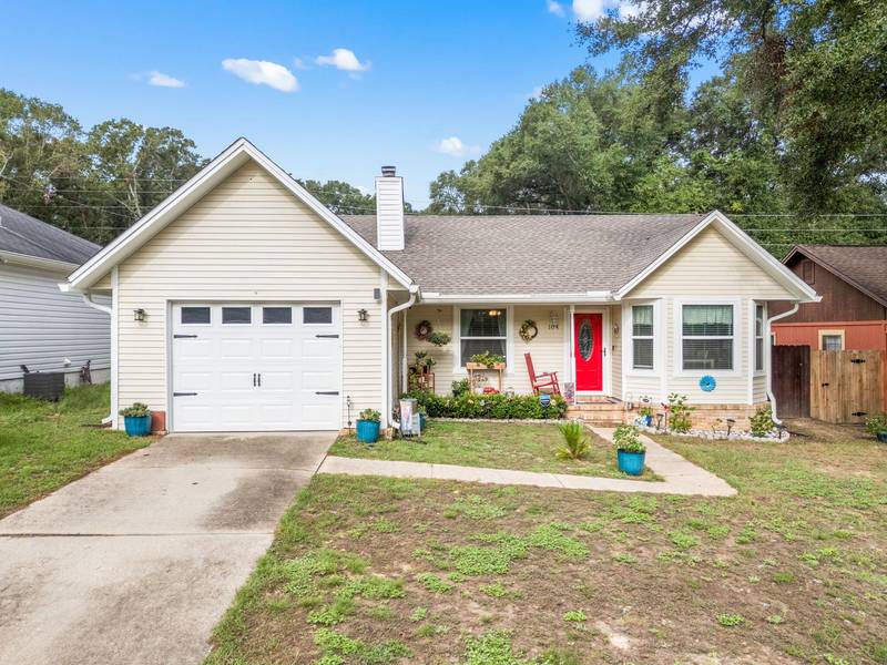 104 Fairoaks Drive, Crestview, FL 32539