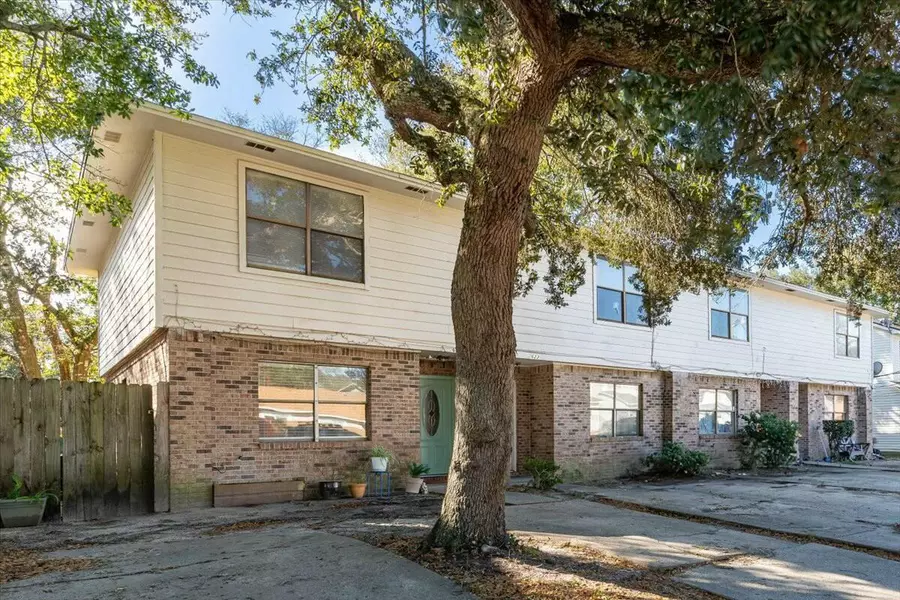 620-626 Virginia Oak Court, Fort Walton Beach, FL 32548