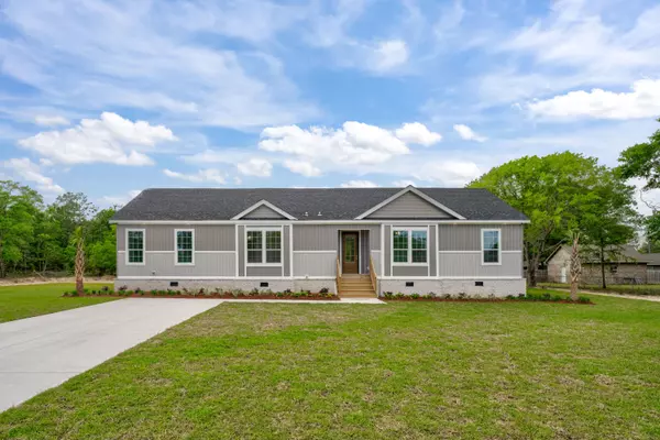 249 Rembrandt Circle, Defuniak Springs, FL 32433