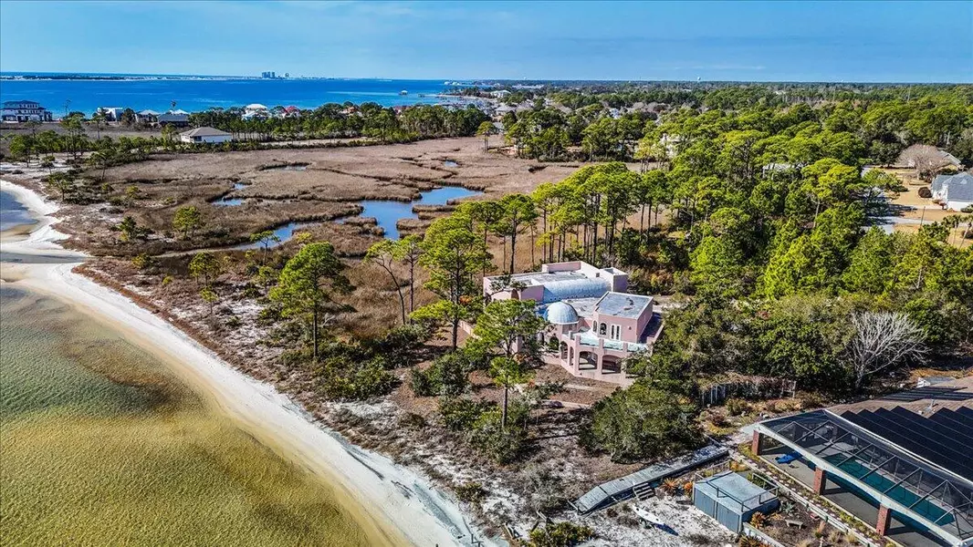 221 Wynnehaven Beach Road, Mary Esther, FL 32569