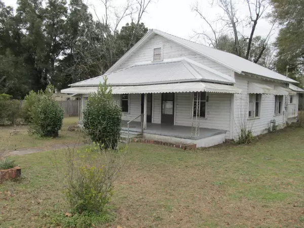 327 W Live Oak Ave Avenue, Defuniak Springs, FL 32435