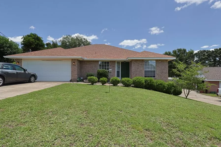 5205 Whitehurst Lane, Crestview, FL 32536