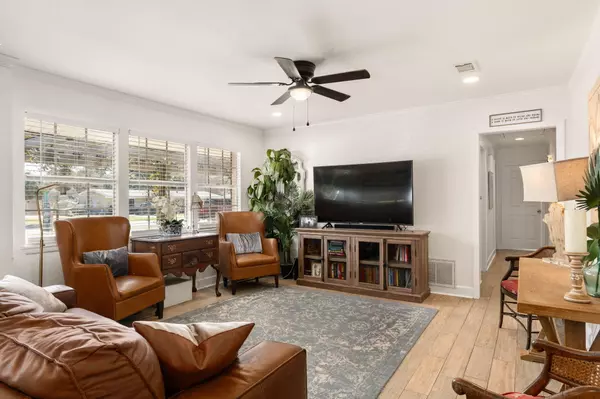 Gulf Breeze, FL 32561,405 Navarre Street