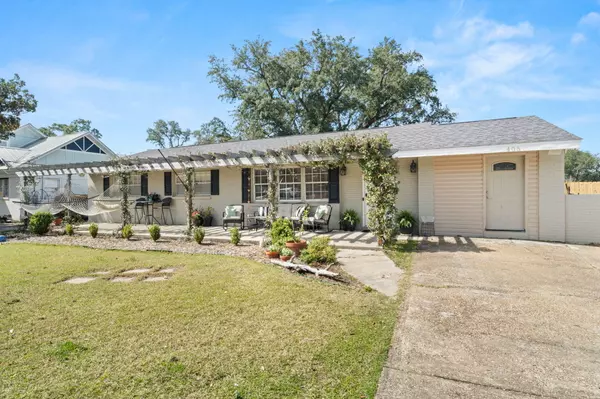 Gulf Breeze, FL 32561,405 Navarre Street