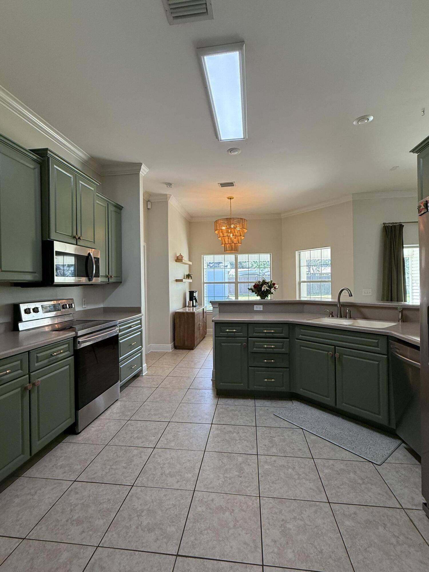 Shalimar, FL 32579,10 Maple Avenue