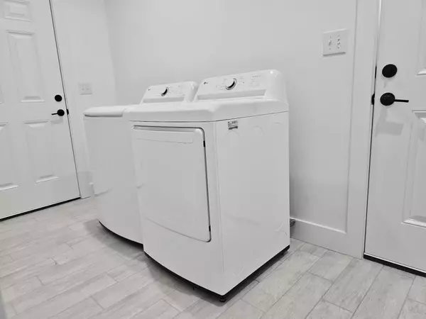 Defuniak Springs, FL 32435,882 W Orange Avenue