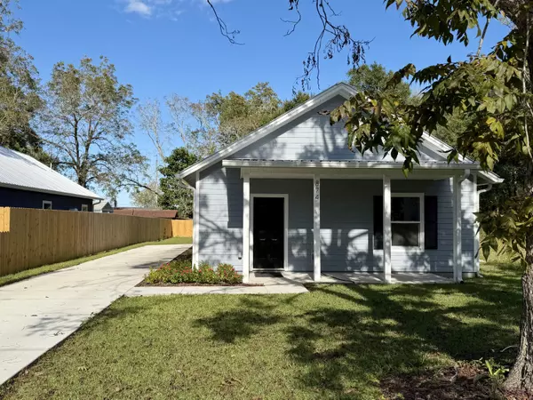 Defuniak Springs, FL 32435,874 W Orange Avenue