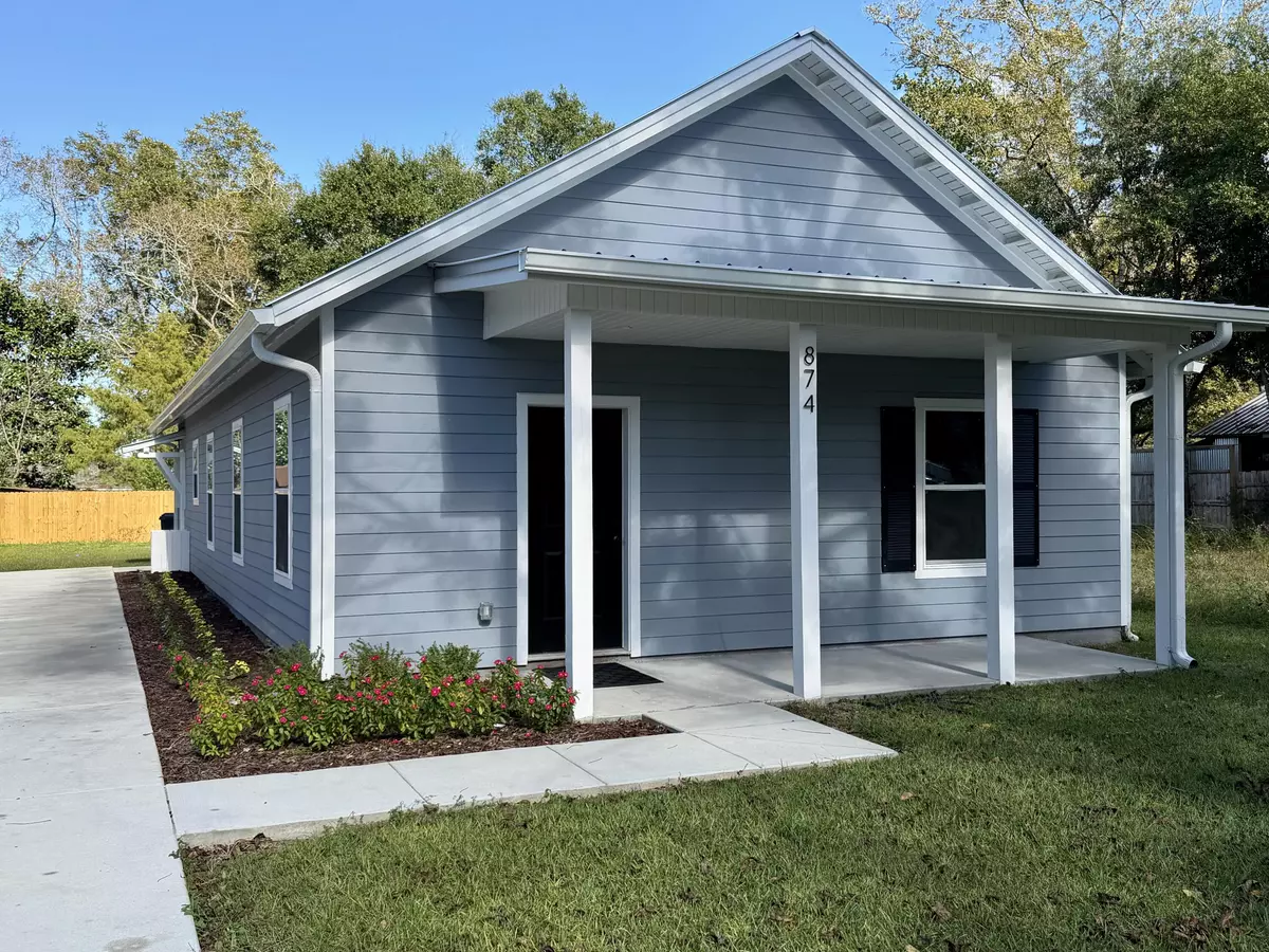 Defuniak Springs, FL 32435,874 W Orange Avenue