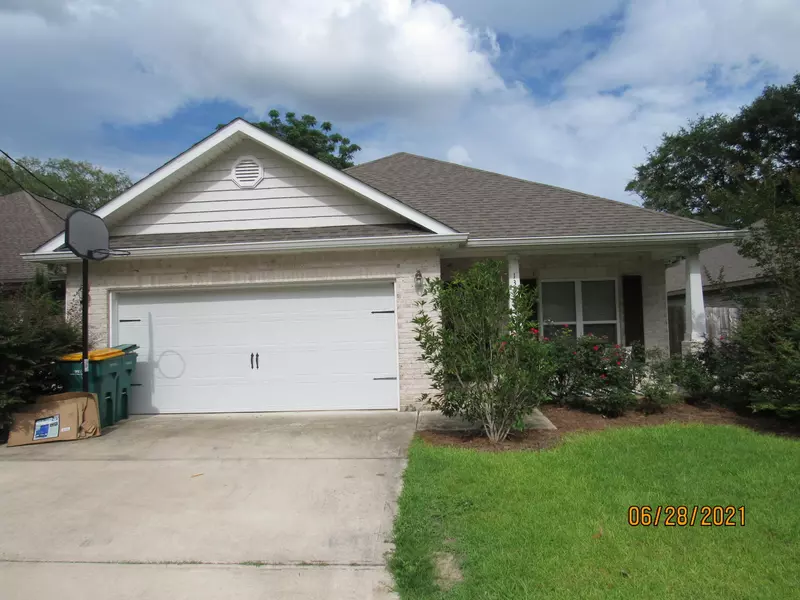 1304 S Cedar Avenue, Niceville, FL 32578