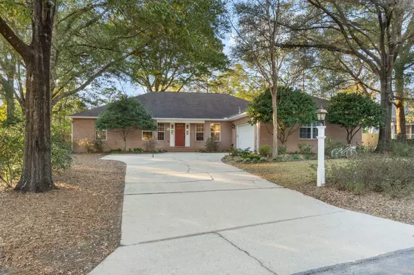 109 Live Oak Court, Crestview, FL 32539