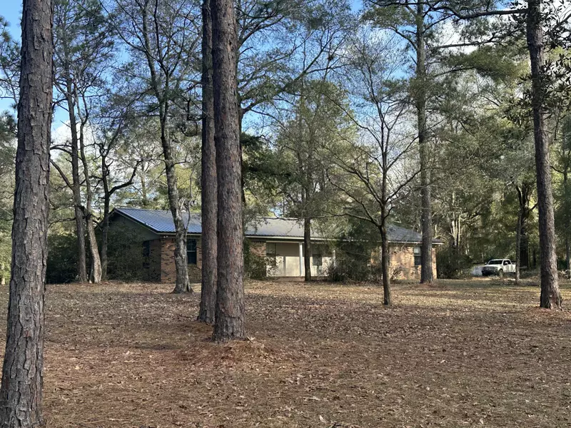 5895 Pineforest Drive, Crestview, FL 32539