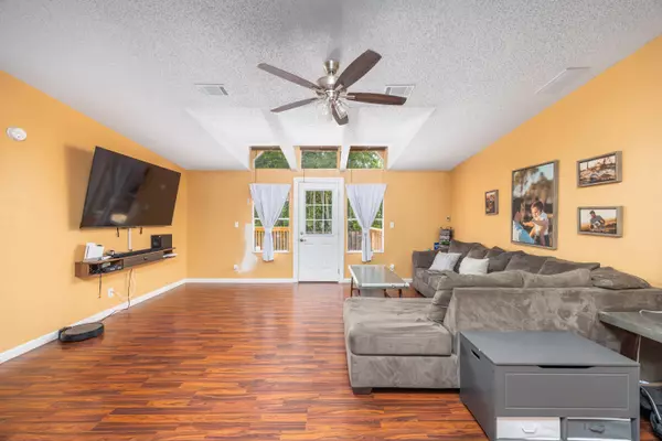 Mary Esther, FL 32569,465 Sara Avenue