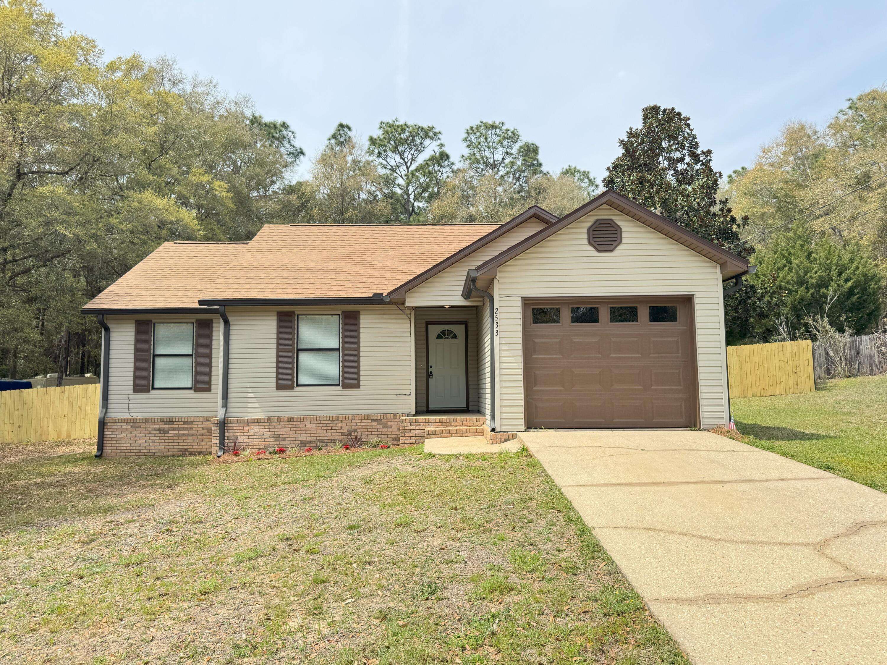 2533 Sunset Drive, Crestview, FL 32536