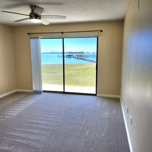Mary Esther, FL 32569,1691 US-98  #APT 106