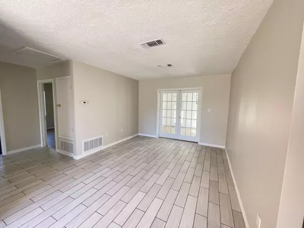 Shalimar, FL 32579,77 7TH Avenue