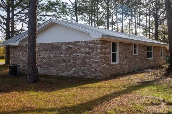 Defuniak Springs, FL 32435,160 Sue Lane