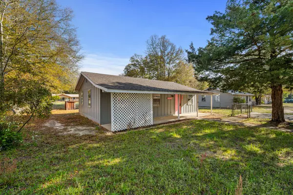 Defuniak Springs, FL 32433,39 Will Kelly Avenue