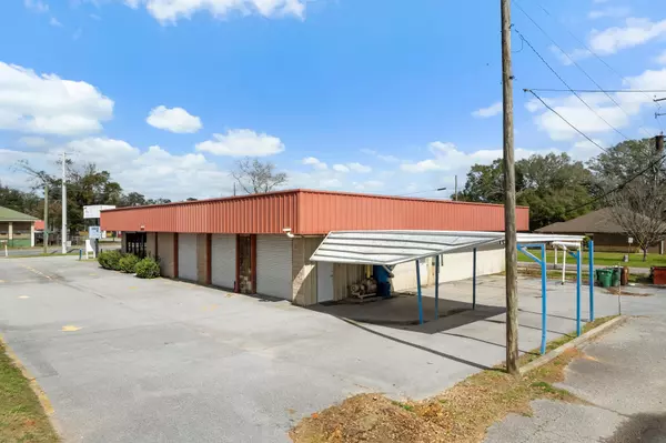 Crestview, FL 32536,493 N Ferdon Boulevard