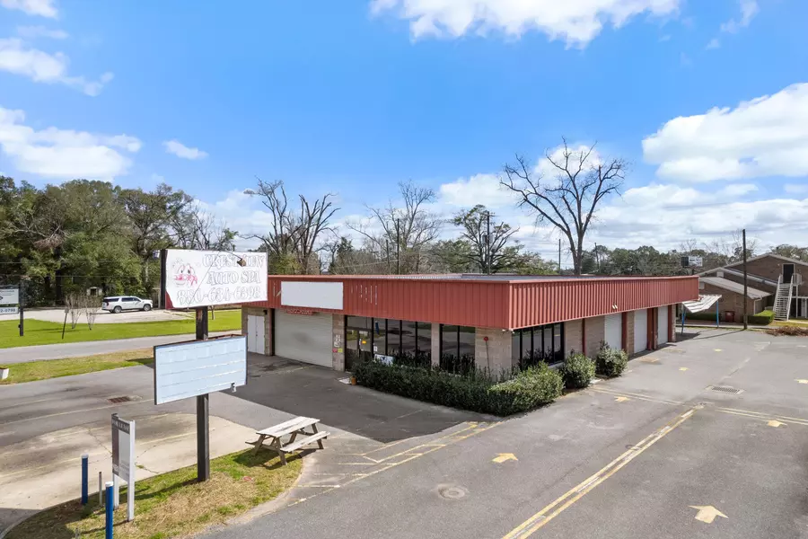 493 N Ferdon Boulevard, Crestview, FL 32536