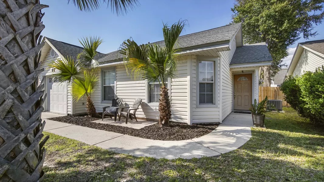 44 Ruby Circle, Mary Esther, FL 32569