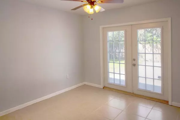 Navarre, FL 32566,2165 Calle de Cantabria