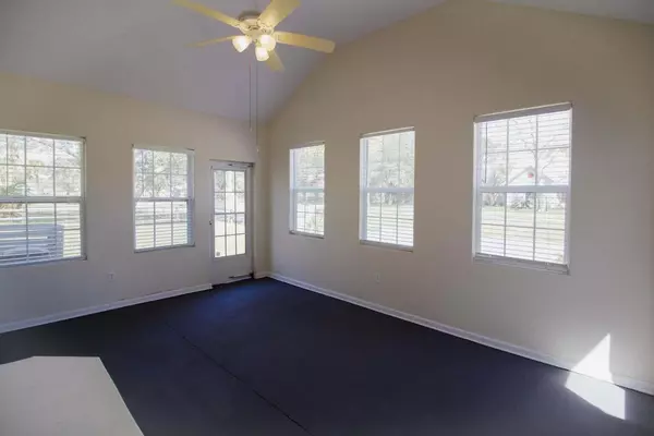 Navarre, FL 32566,2165 Calle de Cantabria