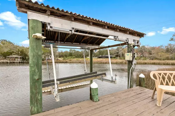 Navarre, FL 32566,6806 Tom King Bayou Road