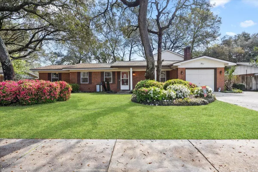 606 NE Merioneth Drive, Fort Walton Beach, FL 32547