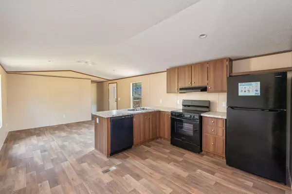 Defuniak Springs, FL 32433,382 W ROYAL PALM AVE