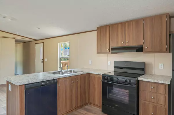 Defuniak Springs, FL 32433,382 W ROYAL PALM AVE