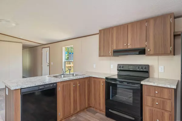 Defuniak Springs, FL 32433,402 W ROYAL PALM AVE